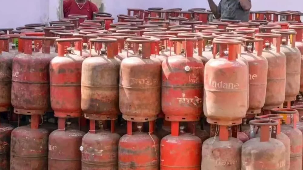 சிலிண்டர் சிக்கல்.. அமலானது அத்தியாவசிய பொருட்கள் சட்டம்!