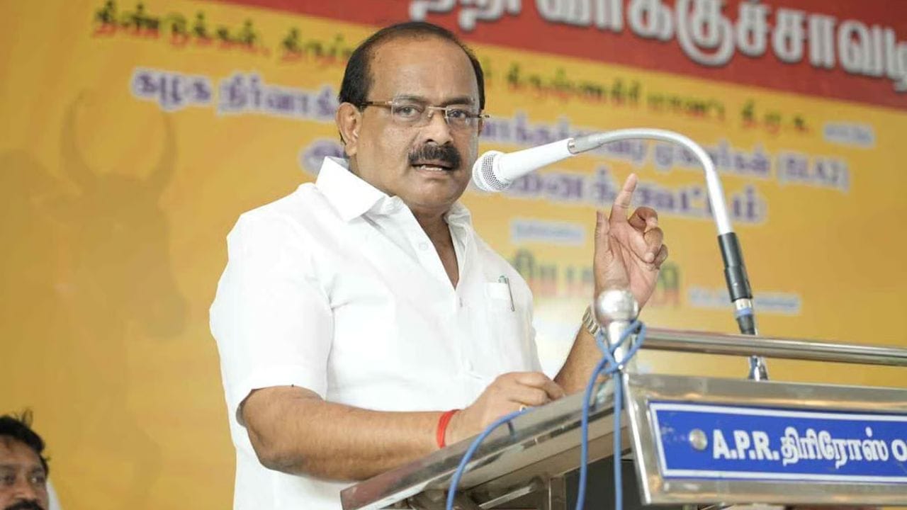 பின்னர்,  2001 சட்டமன்ற தேர்தலில் அதே தொகுதியில் களமிறங்கிய சக்கரபாணி அதிமுக வேட்பாளர் ஏ. டி. செல்லசாமியை வீழ்த்தி 46.4 சதவீத வாக்குகள் பெற்று  மீண்டும் வெற்றியை நிரூபித்தார். தொடர்ந்து, கடந்த 2006 சட்டமன்றத் தேர்தலில் அதிமுக வேட்பாளர் கே. பி. நல்லசாமியை  53.66 சதவீத வாக்குகள் பெற்று வெற்றியை நிலை நிறுத்தினார். 2011 சட்டமன்றத் தேர்தலில் அதிமுக வேட்பாளர் பி. பாலசுப்பிரமணியனை  51.99 சதவீத வாக்குகள் பெற்று  எம்எல்ஏ பதவியை தக்க வைத்துக்கொண்டார்.