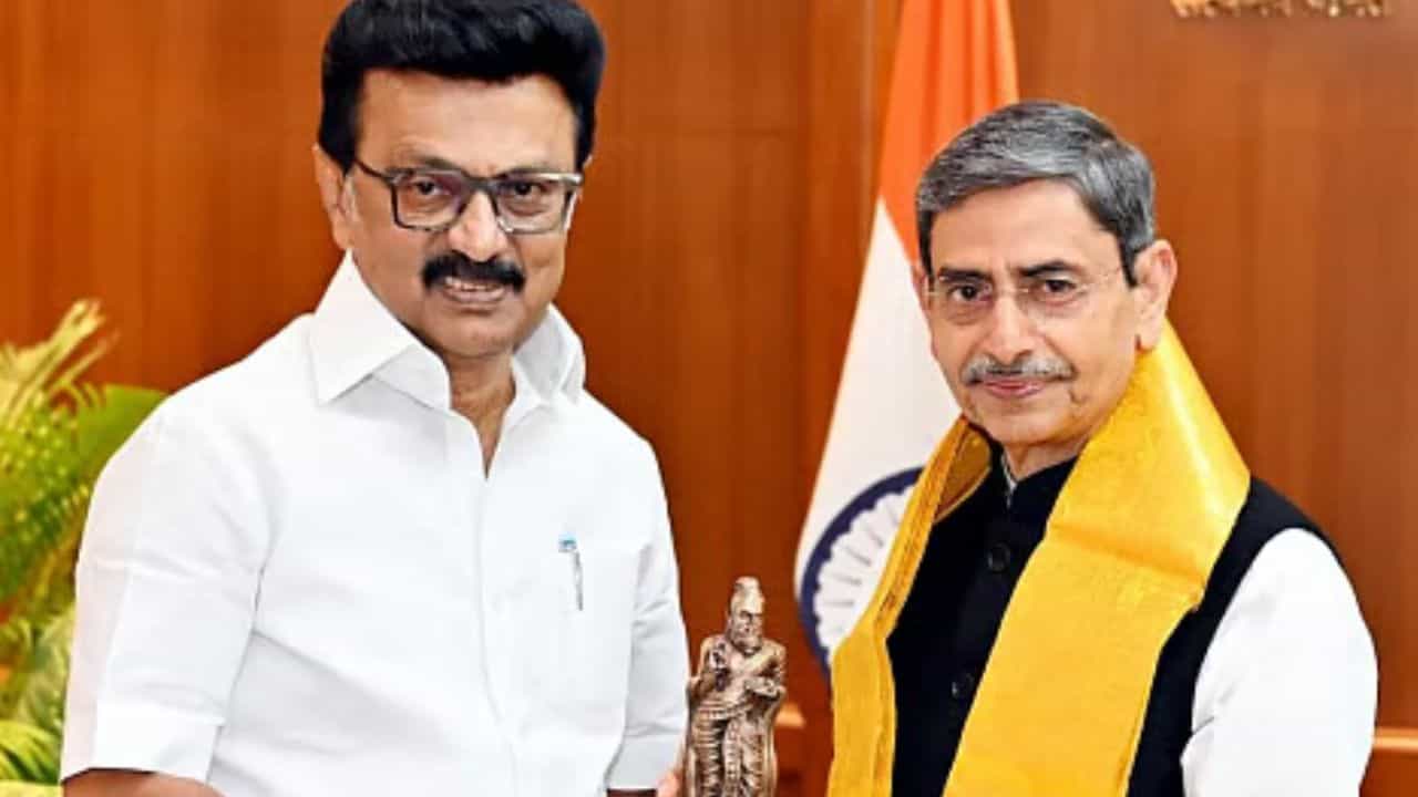 தமிழகத்தில் இருந்து விடைபெறும் ஆளுநர் ரவி.. நேரில் சந்தித்து பரிசளித்த முதல்வர் ஸ்டாலின்..