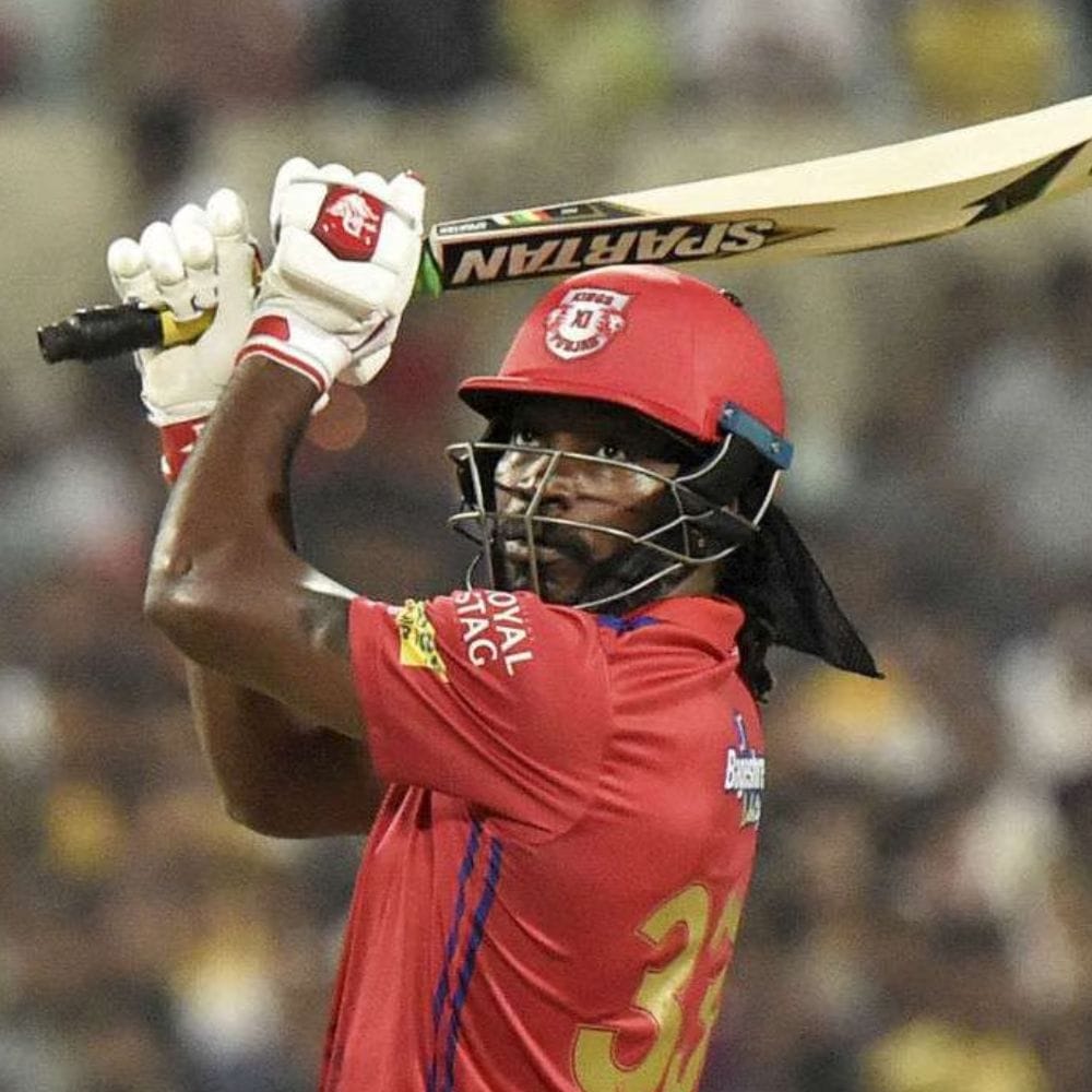 ஒரு சீசனில் அதிக சிக்ஸர்களை அடித்த முதல் 5 பேட்ஸ்மேன்களின் பட்டியலில், முதல், மூன்றாவது மற்றும் நான்காவது இடங்களுக்குப் பிறகு கெய்ல் ஐந்தாவது இடத்தில் உள்ளார். 2021-ல் ஆர்சிபி அணிக்காக விளையாடியபோது கெய்ல் 44 சிக்ஸர்களை அடித்தார்.