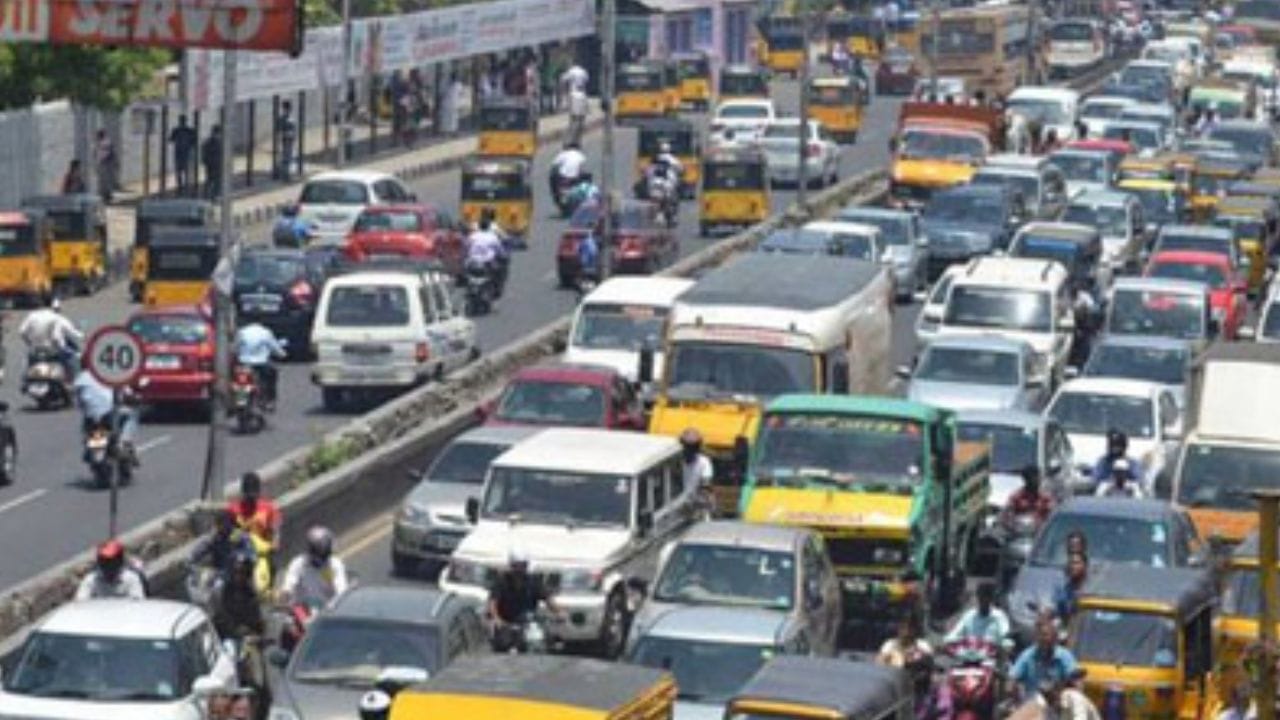 மைலாப்பூர் தொகுதியில் பொதுவாக மழைக்காலத்தில் நீர் தேக்கம், போக்குவரத்து நெரிசல்,  பழைய குடியிருப்பு பகுதிகளில் சாலை மற்றும் கழிவுநீர் வசதி, கடற்கரை அருகே வெள்ளப் பாதிப்பு உள்ளிட்ட பிரச்சனைகள் உள்ளிட்ட பிரச்சனைகள் மக்கள் தரப்பில் முன்வைக்கப்படுகிறது.