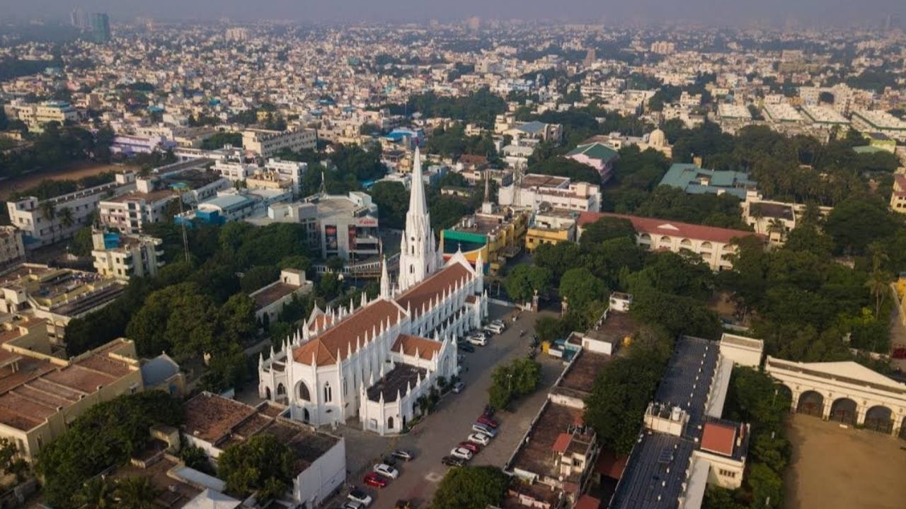 மைலாப்பூர் சட்டமன்ற தொகுதி (Mylapore Assembly Constituency) என்பது தமிழ்நாட்டின் முக்கியமான நகர்ப்புற தொகுதிகளில் ஒன்றாகும். இது சென்னை மாநகரின் மையப் பகுதிகளில் அமைந்துள்ளது. வரலாறு, மத பாரம்பரியம், கல்வி நிறுவனங்கள் மற்றும் கலாச்சார நிகழ்வுகள் காரணமாக மைலாப்பூர் பகுதி தமிழக அரசியலிலும் முக்கிய இடம் பெற்றுள்ளது.
