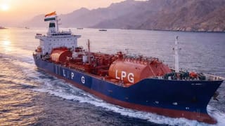 46,000 மெட்ரிக் டன் LPG உடன் இந்தியா வந்த நந்தா தேவி டேங்கர் கப்பல்.. உடனடியாக தமிழகத்திற்கு அனுப்ப ஏற்பாடு!