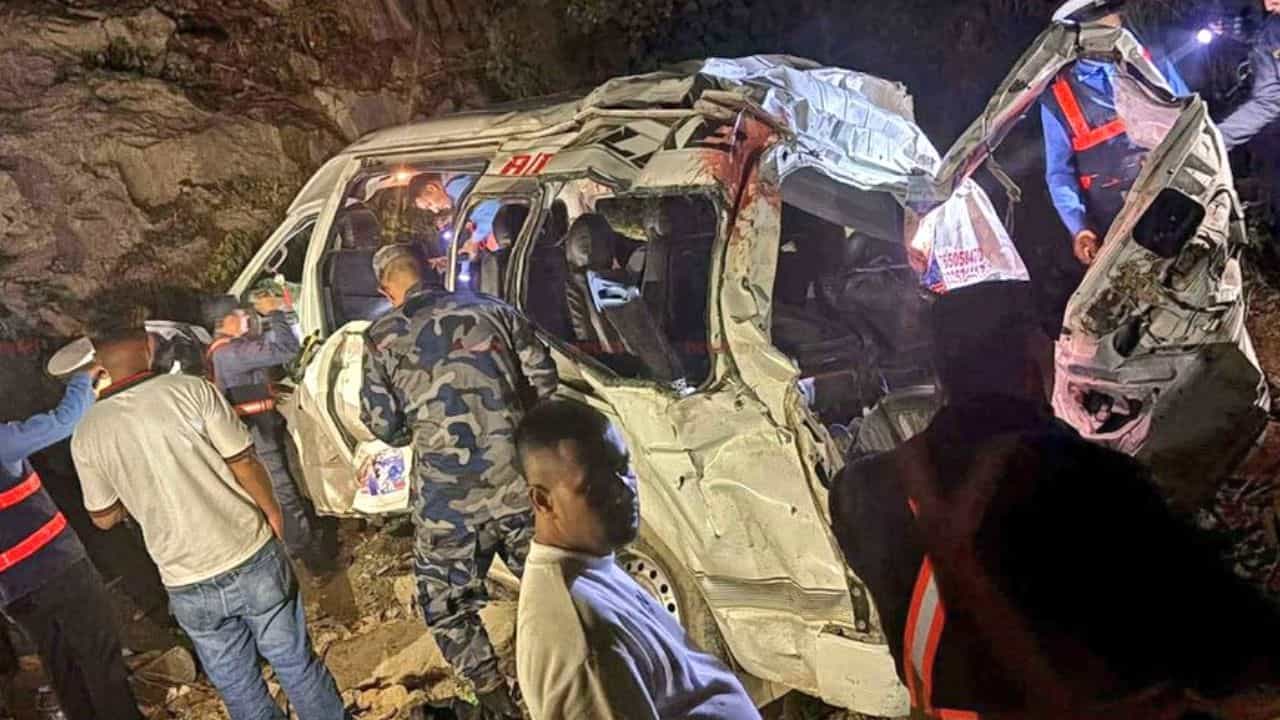 நேபாளத்தில் நடைபெற்ற கோர விபத்து - தமிழகத்தை சேர்ந்த 7 பேர் பலி - பலர் படுகாயம் நேபாளத்தில் நடைபெற்ற கோர விபத்து - தமிழகத்தை சேர்ந்த 7 பேர் பலி - பலர் படுகாயம்