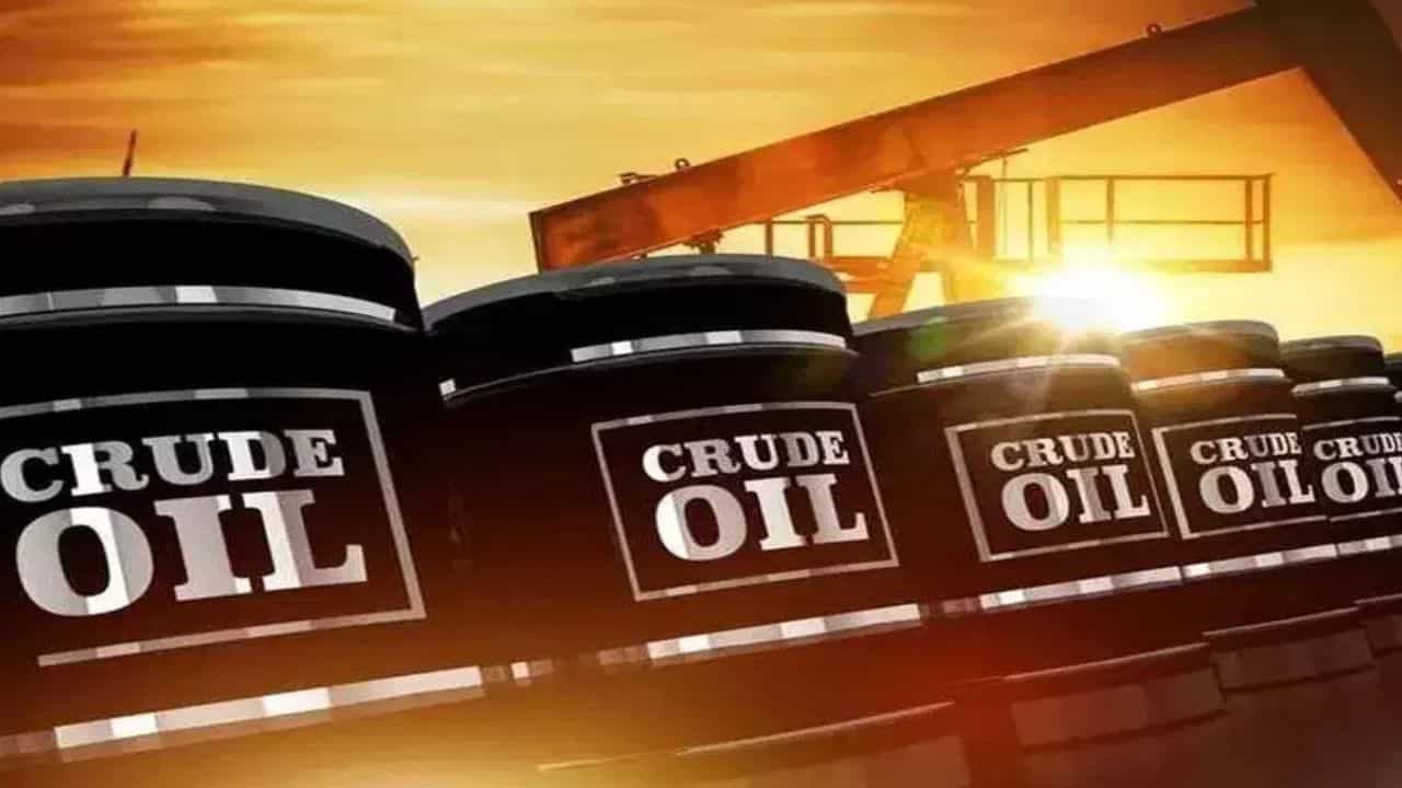 போர் நெருக்கடி.. அதிரடியாக உயர்ந்த கச்சா எண்ணெய்.. பெட்ரோல், டீசல் விலை ஏற்றம் வருமா?