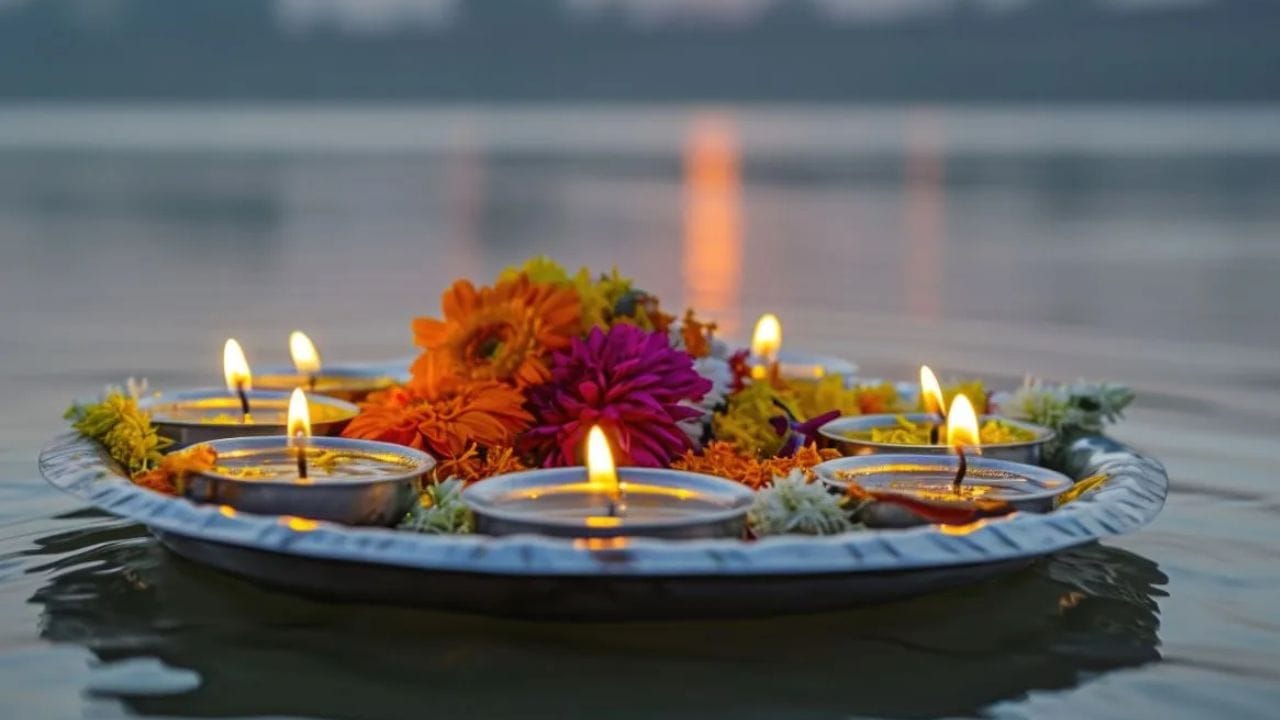 சிறப்பு வழிபாடுகள் மற்றும் தானங்கள்: சிவன் வழிபாடு: மாலை 06:00 மணிக்கு மேல் சிவாலயம் சென்று 9 நெய் அல்லது நல்லெண்ணெய் தீபங்கள் ஏற்றி வழிபடுவது பித்ரு தோஷங்களை நீக்கும். பசியோடு இருப்பவர்களுக்கு அன்னதானம் செய்வது மிகச்சிறந்த பலனைத் தரும். மேலும், குடை, நீர்மோர் மற்றும் பானகம் தானம் செய்வது நவகிரக தோஷங்களைக் குறைக்கும்.