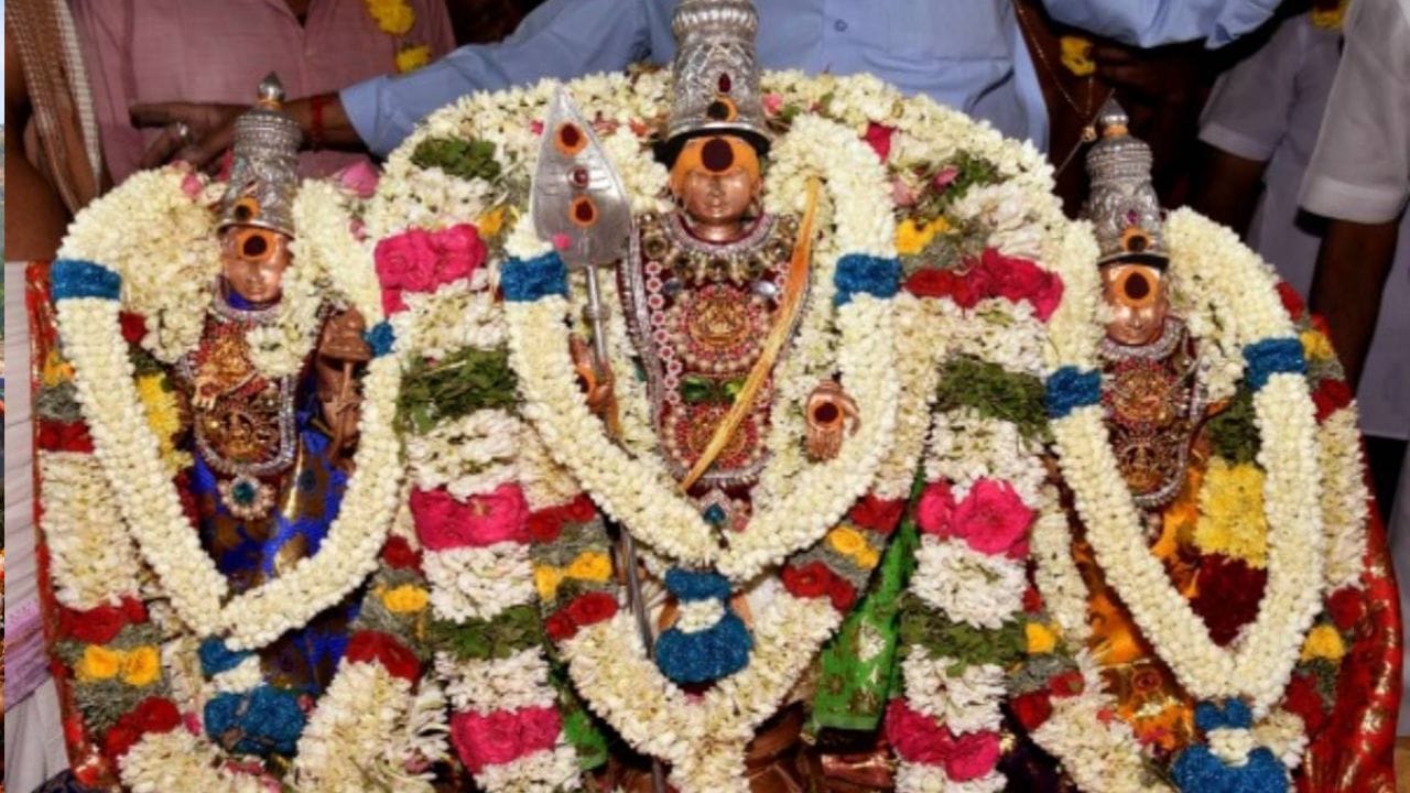 பங்குனி உத்திரம் என்பது வெறும் ஆன்மீக விழா மட்டுமல்ல, அதற்குப் பின்னால் ஆழமான அறிவியலும், குடும்ப உறவுகளை மேம்படுத்தும் உன்னத நோக்கமும் ஒளிந்துள்ளது. 2026-ஆம் ஆண்டு மார்ச் மாதம் வரும் இந்தப் பங்குனி உத்திரம் 1000 பௌர்ணமிக்குச் சமமான பலன்களைத் தரக்கூடியது எனப் போற்றப்படுகிறது.