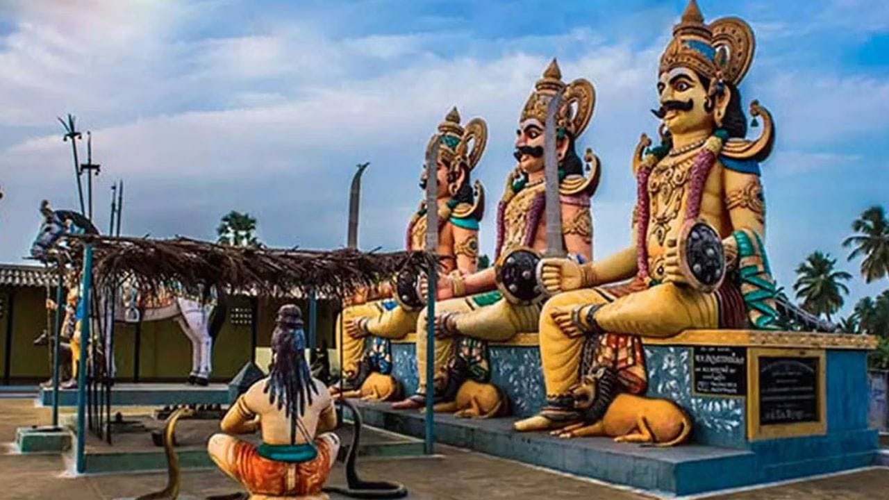 பங்குனி உத்திரம் தினத்தன்று குலதெய்வக் கோயில்களில் சிறப்பு வழிபாடுகள் நடைபெறுகின்றன. அன்றைய தினம் குலதெய்வம் மிகவும் சக்தியுடன் இருப்பதாகக் நம்பப்படுகிறது. அன்றைய தினம் முறையாக வழிபட்டால், குடும்பத்தில் நிலவும் தீராத பிரச்சனைகள் தீரும்.திருமணத் தடைகள் நீங்கி சுபகாரியங்கள் கைகூடும். வம்ச விருத்தி மற்றும் குழந்தைகளின் கல்வி மேன்மை அடையும்.