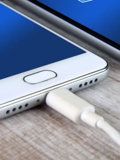 எதனால் ஃபோனில் சார்ஜ் விரைவாக காலியாகிறது தெரியுமா?