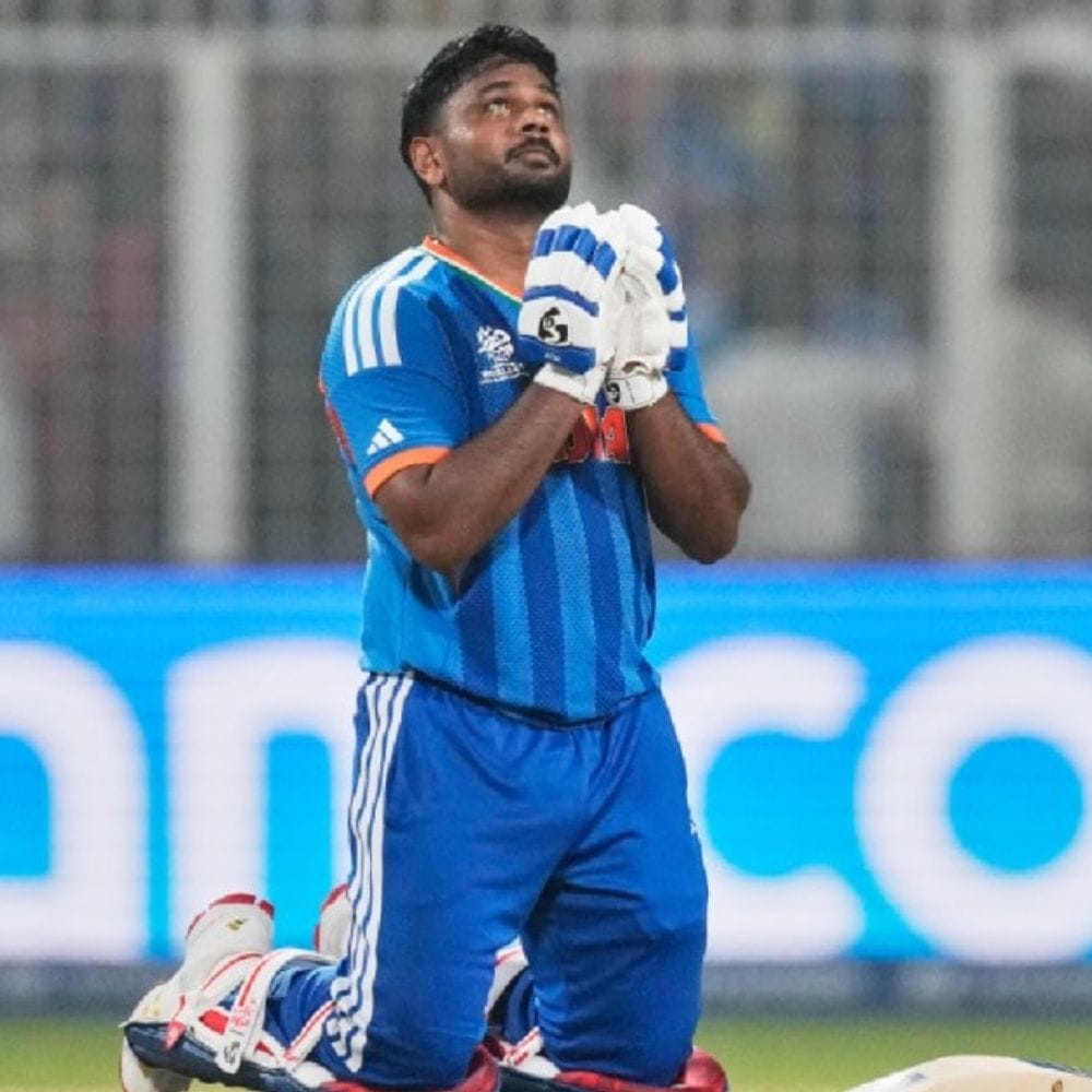 இந்திய அணிக்காக விக்கெட் கீப்பர் பேட்ஸ்மேன் சஞ்சு சாம்சன் தொடர்ந்து சிறப்பான ஆட்டத்தை வெளிப்படுத்தி வருகிறது. இதுவரை விளையாடிய  4 இன்னிங்ஸ்களில் 201.73 என்ற அபாரமான ஸ்ட்ரைக் ரேட்டில் 232 ரன்கள் குவித்தார். இது மட்டுமின்றி, சூப்பர் 8 மற்றும் அரையிறுதி அடுத்தடுத்த 2 ஆட்ட நாயகன் விருதை வென்றார். 