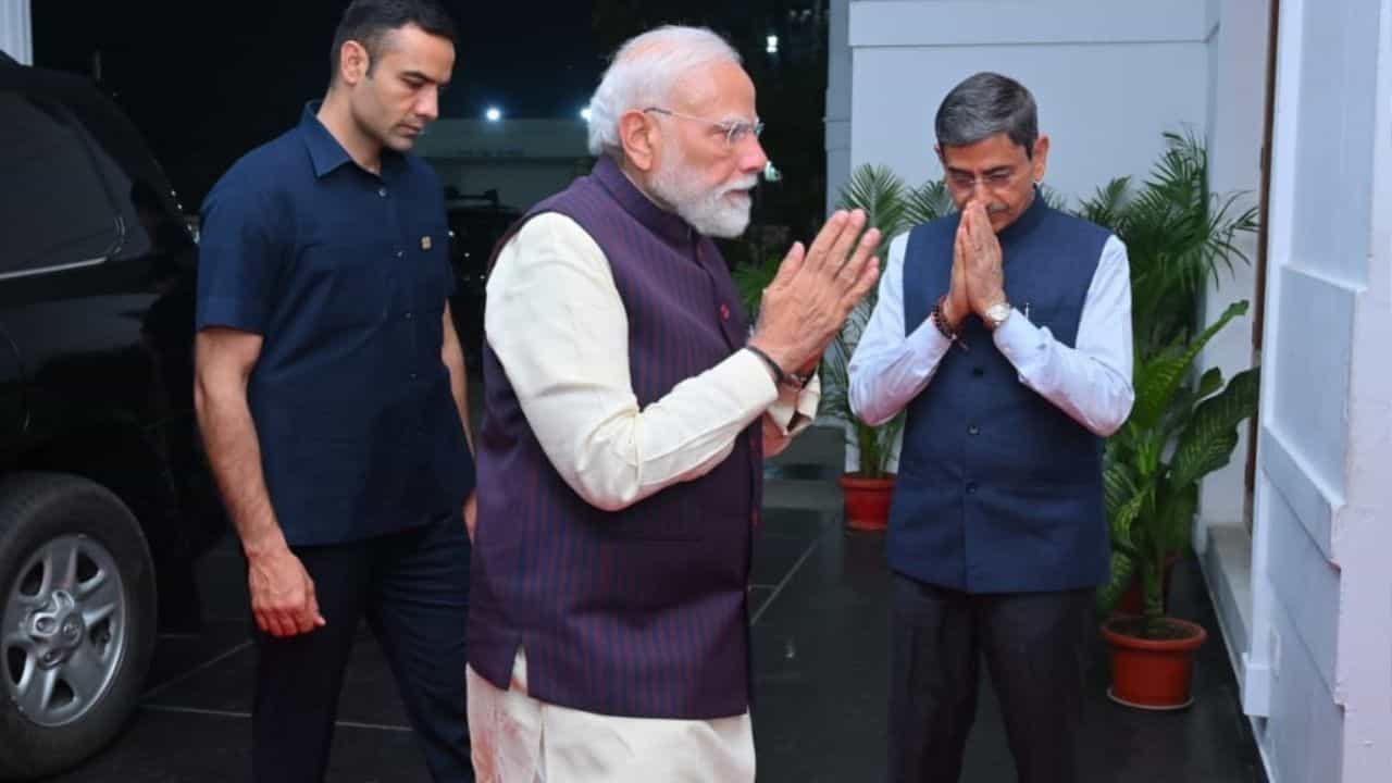 மதுரையில் இன்று பிரசாரம்.. சென்னை வந்த பிரதமர் மோடி.. தொண்டர்கள் உற்சாக வரவேற்பு..