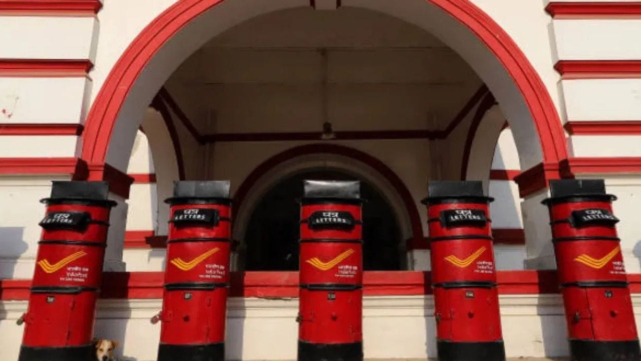 உதாரணமாக ரூ.2 லட்சம் முதலீடு செய்கிறீர்கள் என கொள்வோம். 5 ஆண்டுகளுக்கு முதலீடு செய்தீர்கள் என்றால் 5 ஆண்டுகளுக்கு 7.5 சதவிகித வட்டியை கணக்கிட்டால் ரூ.89, 990 கிடைக்கும். அதாவது அசல் ரூ.2 லட்சம் மற்றும் வட்டி ரூ.89, 990 சேர்ந்து 2,89,990 கிடைக்கும்.