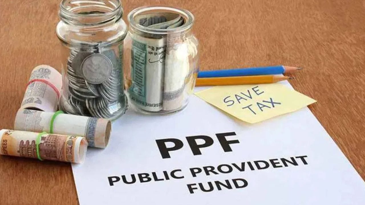 ஒருவேளை ஒருவர் விதியை மீறி இரண்டு பிபிஎஃப் கணக்கு வைத்துள்ளார் என்றால் அவரிடம் இருக்கும் இரண்டாவது கணக்கு செல்லாததாக அறிவிக்கப்படும். அந்த கணக்கில் நீங்கள் முதலீடு செய்த பணத்திற்கு வட்டி வழங்கப்படாமல் நீங்கள் முதலீடு செய்த அசல் தொகை மட்டும் உங்களுக்கு திருப்பி வழங்கப்படும். 