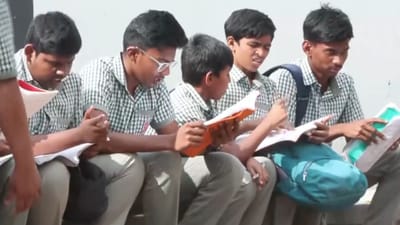 தமிழகத்தில் 10 ஆம் வகுப்பு பொதுத் தேர்வு தொடங்கியது!