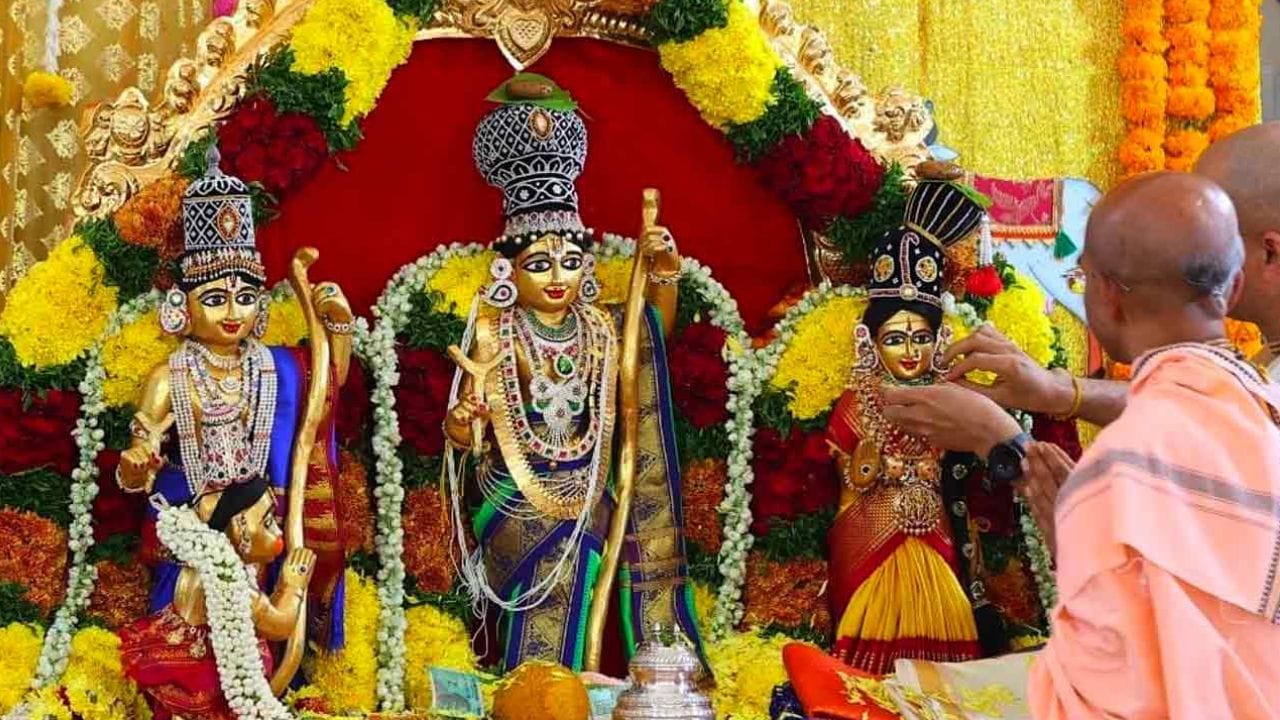 இந்து மதத்தில் ராம அவதாரம் மிகவும் போற்றப்படும் ஒரு அவதாரமாகும். தீமையை அழித்து நன்மையை நிலைநாட்ட மகாவிஷ்ணு எடுத்த ஏழாவது அவதாரமே ராம அவதாரம். ஸ்ரீ ராமபிரான் அவதரித்த இந்தத் திருநாளை 'ராம நவமி' என்று நாடு முழுவதும் கொண்டாடுகிறோம். கலியுகத்தில் ராம நாமத்தைச் சொன்னாலே அனைத்துப் புண்ணியங்களும் கிடைக்கும் என்பது ஐதீகம்.