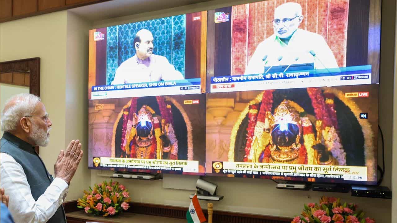 ராம் லல்லா நெற்றியில் ஜொலித்த சூரிய திலகம்.. நேரலையில் கண்டு ரசித்த பிரதமர் மோடி!!