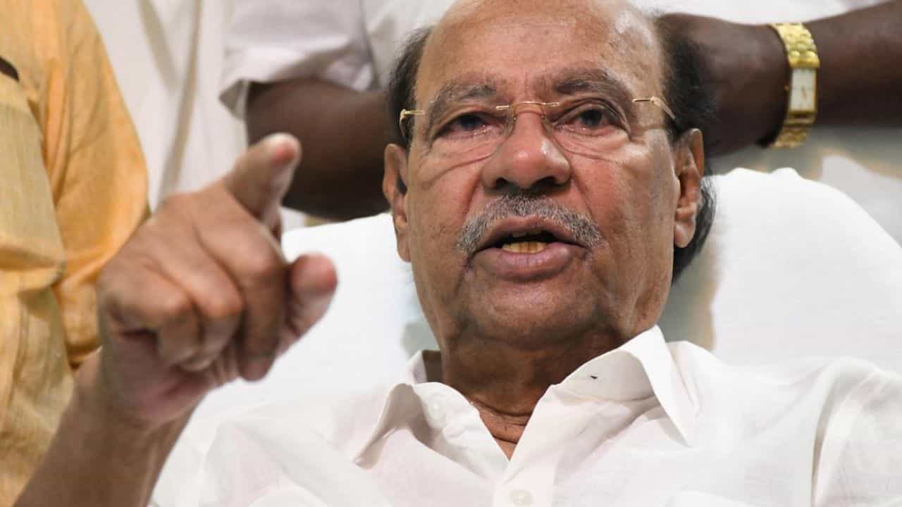 அய்யா பாமக என்ற புதிய கட்சியை தொடங்கும் ராமதாஸ்.. அடுத்தக்கட்ட நடவடிக்கை என்ன?