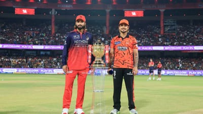 SRH எதிராக டாஸ் வெற்றி.. பந்துவீச்சை தேர்வு செய்த RCB!