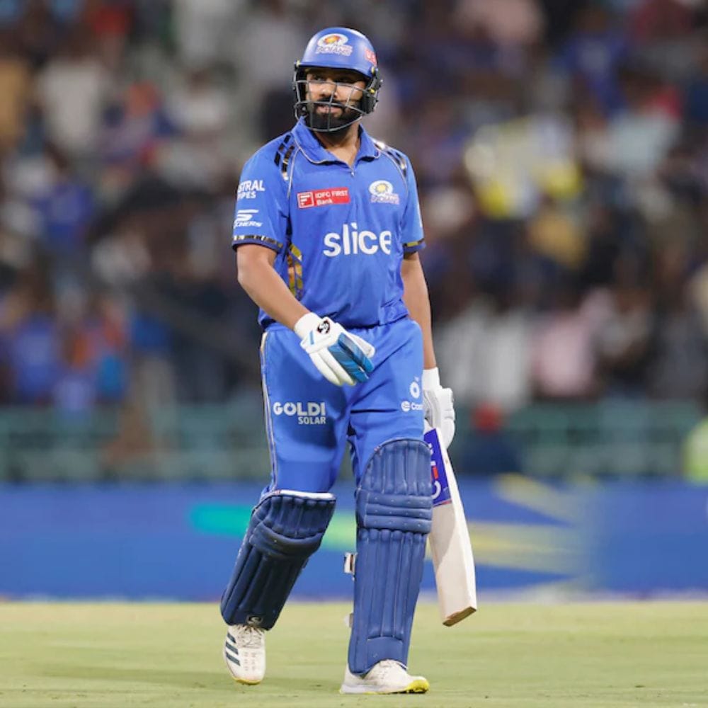 அதன்படி, ஐபிஎல் 2026 தொடரில் ரோஹித் சர்மா டக் அவுட் ஆவதைத் தவிர்க்க வேண்டும். ஏனெனில், இந்த சீசனில் ரோஹித் சர்மா இரண்டு முறை டக் அவுட் ஆனால், அது ஒரு மோசமான சாதனையாக அமைந்துவிடும். கடந்த 2026 சீசனில் மும்பை இந்தியன்ஸ் அணிக்காக விளையாடியபோது ரோஹித் சர்மா சிறப்பாகச் செயல்பட்டிருந்தார். அதேபோல், இந்த 2026 சீசனிலும் சிறப்பாக செயல்பட வேண்டும்.