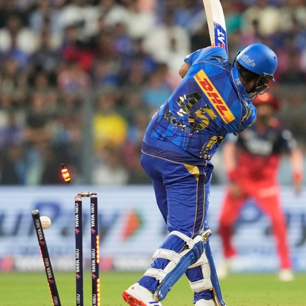 ரோஹித் சர்மா, ஐபிஎல் 2026 தொடருக்காகக் கடுமையாகப் பயிற்சி செய்து வருகிறார். மும்பை இந்தியன்ஸ் கடைசியாக 2020-ல் கோப்பையை வென்றது. இதன் காரணமாக ரோஹித் சர்மா கோப்பையை வென்று தர வேண்டும் என முயற்சி செய்து வருகிறார். இந்த சீசனில், ரோஹித் ஷர்மா பேட்டிங்கை ஆக்ரோஷமாகவும், அதே சமயம் கவனமாகவும் தொடங்க வேண்டும்.