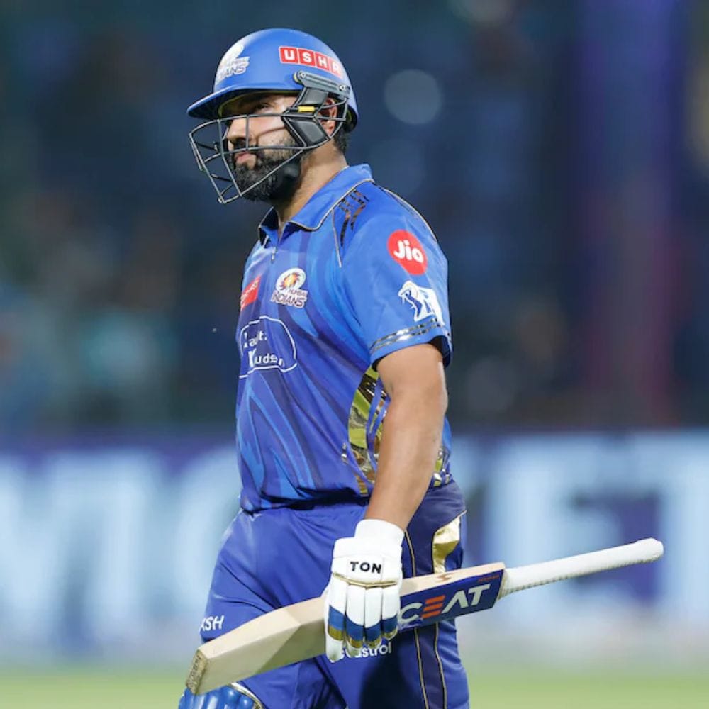 பஞ்சாப் கிங்ஸ் அணி கிளென் மேக்ஸ்வெல்லை விடுவித்ததுடன், அவரும் இந்தத் தொடரில் இருந்து விலகினார். எனவே, அவர் இனி இந்தத் தொடரில் விளையாட மாட்டார் என்பது தெளிவாகிறது. தினேஷ் கார்த்திக் ஏற்கனவே ஐபிஎல் தொடரிலிருந்து தனது ஓய்வை அறிவித்துவிட்டார். எனவே, இந்த சங்கடமான சாதனைப் பட்டியலில் ரோஹித் சர்மா முதலிடத்தை எட்டாமல் பார்த்து கொள்ள வேண்டும்.