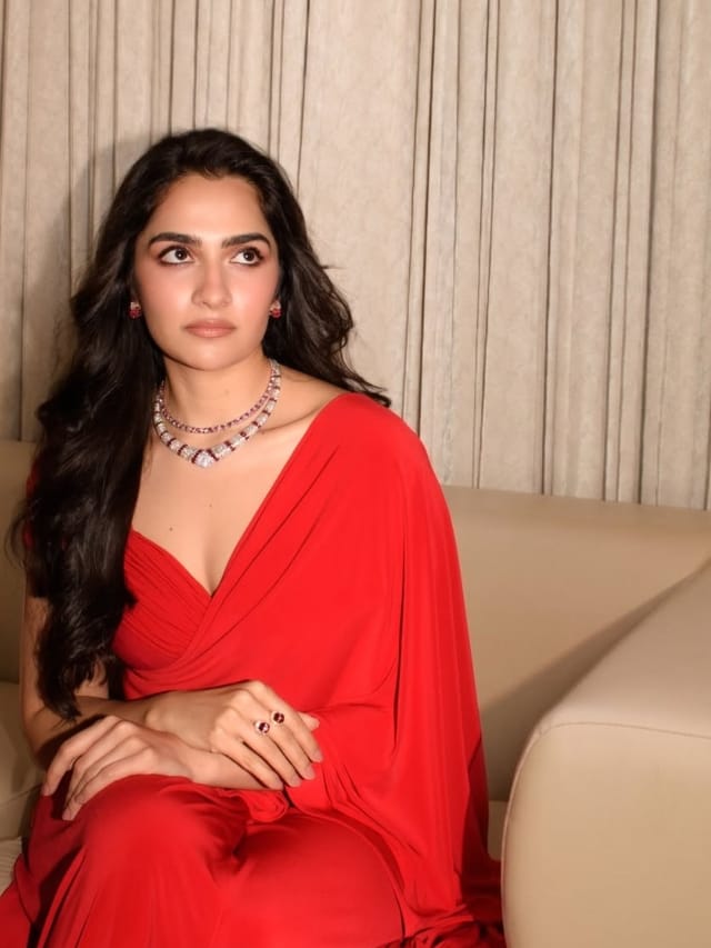 வைரலாகும் ருக்மிணி வசந்த்தின் லேட்டஸ்ட் கிளிக்ஸ்