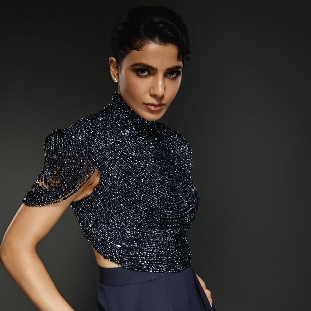 இந்நிலையில் இவர் தற்போது லீட் கதாநாயகியாக மா இன்டி பங்காரம் என்ற திரைப்படத்தில் நடித்துள்ளார். இந்த படத்தை இயக்குநர் நந்தினி ரெட்டி இயக்கியிருக்கும் நிலையில், ஷூட்டிங் முழுமையாக நிறைவடைந்துள்ளது. இந்த படத்தில் சமந்தா முழுவதும் ஆக்ஷன் வேடத்தில் நடித்திருக்கும் நிலையில், வரும் 2025 மே 15ம் தேதி முதல் உலகமெங்கும் வெளியாக காத்திருக்கிறது.