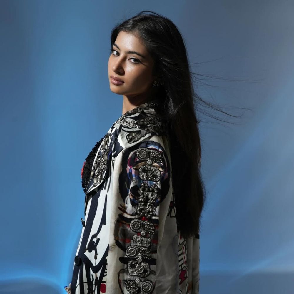 இந்நிலையில் இவர் இதையடுத்து துரந்தர் 1 படத்தின் தொடர்ச்சியான, துரந்தர் 2: தி ரிவென்ஜ் படத்தில் ஆக்ஷன் வேடத்தில் நடித்துள்ளாராம். இந்த படத்திலும் லீட் கதாநாயகியாக இவர் காட்டப்பட்டிருக்கும் நிலையில், மீண்டும் ரசிகர்களின் மனதை கொள்ளையடித்தவருகிறார். அந்த வகையில் இந்த இரு படங்களிலும் நடிப்பதற்கு இவர் மொத்தம் எவ்வளவு சம்பளம் வாங்கியுள்ளர் தெரியுமா?