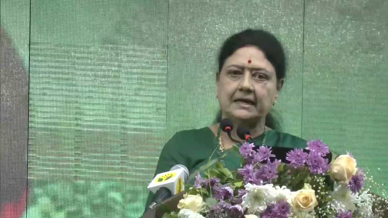 புதுச்சேரி சட்டமன்ற தேர்தல் - வேட்பாளர்களை அறிவித்த சசிகலா புதுச்சேரி சட்டமன்ற தேர்தல் - வேட்பாளர்களை அறிவித்த சசிகலா