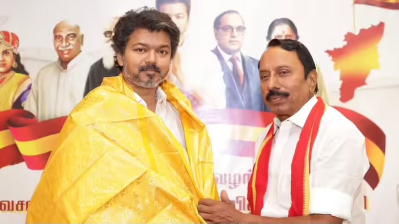 இதன் மூலம் தமிழக தேர்தல் வரலாற்றில்  இரு தொகுதிகளில் தொடர்ச்சியாக 10 முறை போட்டியிட்டு 9 முறை  வெற்றி பெற்ற சாதனையாளர் என்ற பெயரையும்  கே. ஏ.  செங்கோட்டையன்  தனதாக்கி கொண்டார். இதைத் தொடர்ந்து,  ஜெயலலிதாவுக்கு  தீவிர விசுவாசியாக இருந்ததன் காரணமாக  போக்குவரத்து துறை  உள்ளிட்ட பல்வேறு துறைகளில் அமைச்சர் பொறுப்பு மற்றும் கட்சியின் தலைமை நிலைய  செயலர் பொறுப்பு  உள்ளிட்டவை  செங்கோட்டையனை வந்து சேர்ந்தது. இதிலும் குறிப்பாக  அதிமுகவில்  கூட்டணி பேச்சு வார்த்தை,  வேட்பாளர் தேர்வு  உள்ளிட்ட  கட்சி நகர்வுகள்  அனைத்தும் செங்கோட்டையன் இல்லாமல்  நிகழ்ந்தது கிடையாது.