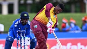 IND vs WI: ஒரு டி20 உலகக் கோப்பையில் அதிக சிக்ஸர்கள்.. உலக சாதனை படைத்த ஹெட்மையர்! IND vs WI: ஒரு டி20 உலகக் கோப்பையில் அதிக சிக்ஸர்கள்.. உலக சாதனை படைத்த ஹெட்மையர்!