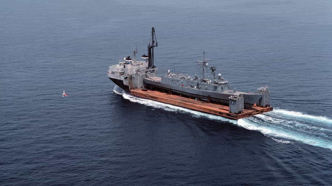 ஹோர்முஸ் நீரிணையை கடந்து இந்தியா நோக்கி வரும் இரண்டு கப்பல்கள்! ஹோர்முஸ் நீரிணையை கடந்து இந்தியா நோக்கி வரும் இரண்டு கப்பல்கள்!