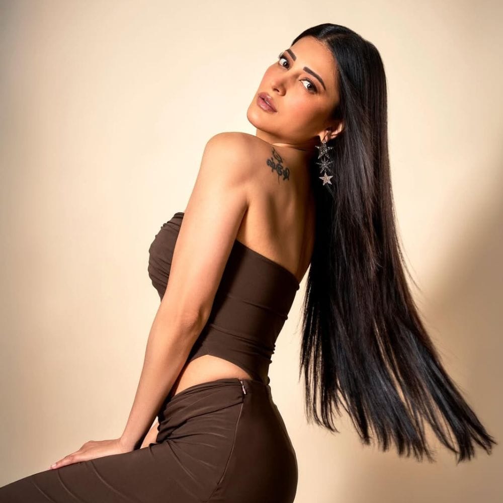 தமிழில் இவரின் நடிப்பில் டிரெயின், சலார் 2 மற்றும் ஆகாசம்லோ ஒக்க தாரா படத்தில் துல்கர் சல்மானுடன் இணைந்து நடித்துவருகிறார். இந்நிலையில் சமீபத்தில் நேர்காணலை ஒன்றில் பேசிய இவர், தனது சிறுவயது பள்ளிப்பருவ அனுபவம் மற்றும் துல்கர் சல்மானுடன் ஒரே வகுப்பில் படித்தது குறித்து கூறியுள்ளார்.