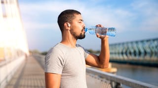 Health Tips: அதிகரிக்கும் வெப்பநிலை..! ஒரு நாளைக்கு எவ்வளவு லிட்டர் தண்ணீர் குடிப்பது நல்லது?