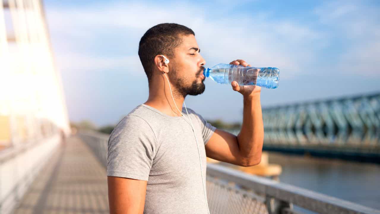 Health Tips: அதிகரிக்கும் வெப்பநிலை..! ஒரு நாளைக்கு எவ்வளவு லிட்டர் தண்ணீர் குடிப்பது நல்லது?