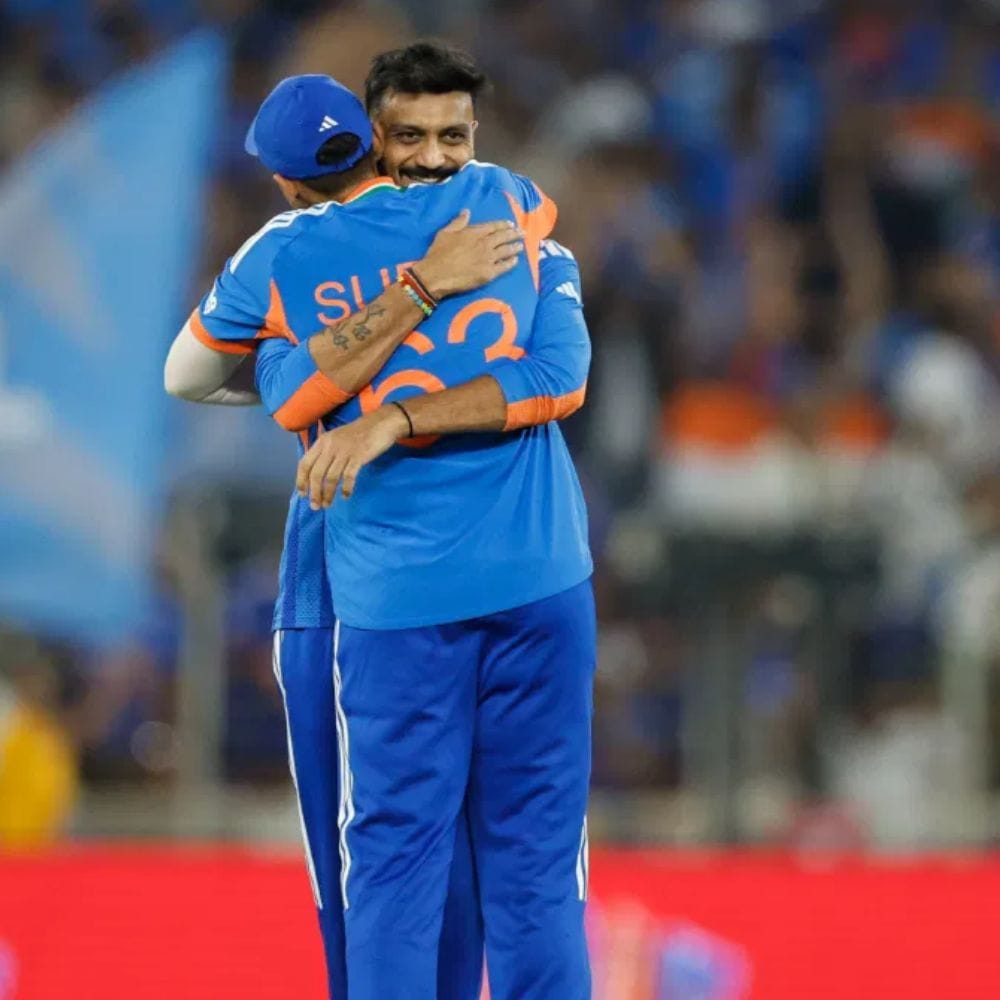 இதுகுறித்து பேசிய சூர்யகுமார் யாதவ், “நான் எடுத்த அந்த முடிவில் அக்சர் மிகவும் கோபமாக இருந்தார். அவர் கோபப்படுவதில் எந்தத் தவறும் இல்லை. ஏனென்றால் அக்சர் ஒரு அனுபவம் வாய்ந்த வீரர் மற்றும் ஒரு ஐபிஎல் உரிமையை வழிநடத்துகிறார். அத்தகைய வீரர் நீக்கப்பட்டதில் அவர் வேதனைப்படுவது இயல்பானது. எனவே போட்டிக்குப் பிறகு நான் அக்சர் படேலிடம் பேசினேன், என் முடிவுக்கு மன்னிப்பு கேட்டேன்” என்று தெரிவித்தார்.