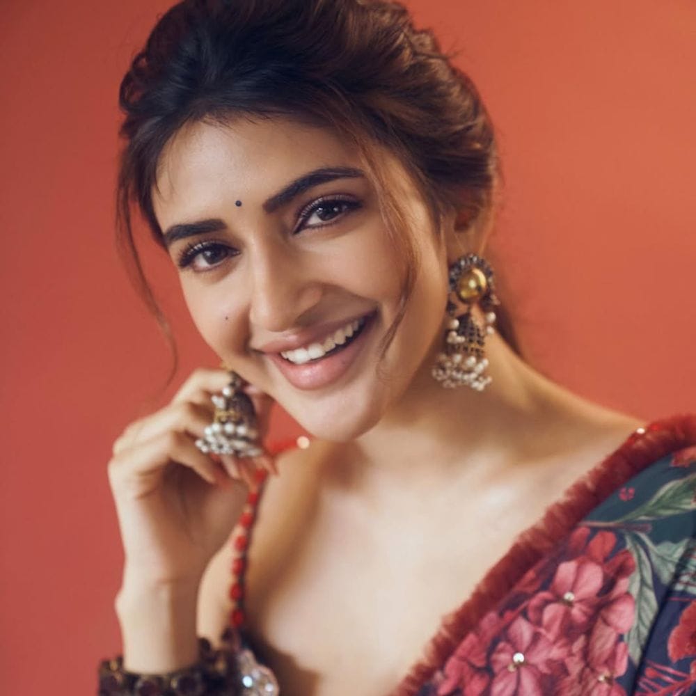 நடிகை ஸ்ரீலீலா அதில் பேசுகையில், நான் நடித்த படங்கள் வெளியாகும்போது, எனக்கு இணையதளங்களில் அதிக நெகடிவ் கமெண்ட்ஸ் வரும். அது எனது மனதை பாதித்திருக்கிறது. அதனால் பலமுறை கண்ணீர் விட்டு அழுதிருக்கிறேன். ஆனால் தற்போது எனது வளர்ச்சியில் மட்டுமே கவனம் செலுத்திவருகிறேன் என கூறினார்.