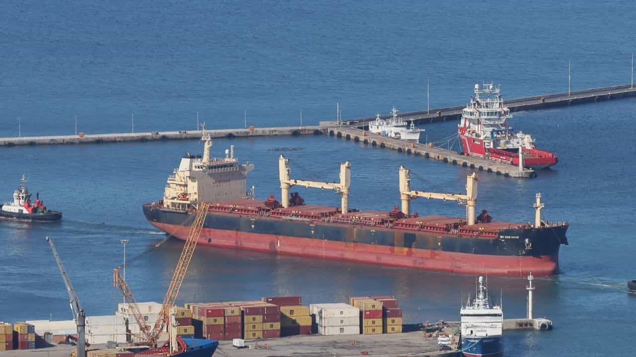 உச்சகட்ட பதற்றம்.. ஹார்முஸ் நீரிணையை மூடியது ஈரான்.. உலகப் பொருளாதாரத்திற்குப் பெரும் அச்சுறுத்தல்