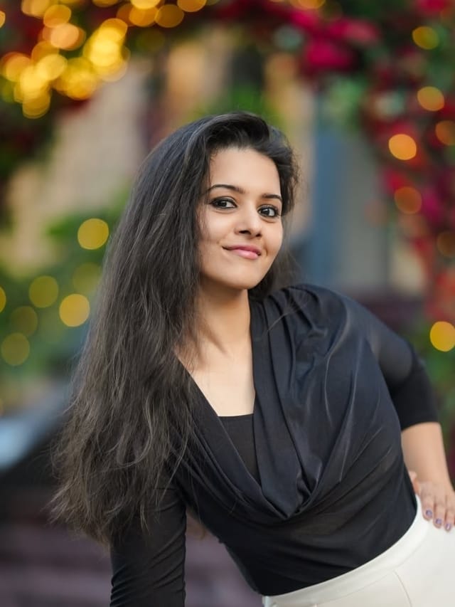 விக்ரம் பட நடிகை ஸ்வாதிஸ்டாவின் போட்டோஸ் வைரல்!