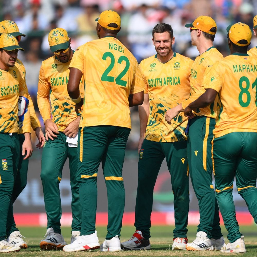 வருகின்ற 2026 மார்ச் 4 மற்றும் 5 ஆகிய தேதிகளில் நடைபெறும் அரையிறுதிப் போட்டிகளில் இந்தியா, இங்கிலாந்து, தென்னாப்பிரிக்கா மற்றும் நியூசிலாந்து அணிகள் பங்கேற்கின்றன. அதாவது குரூப் 1ல் முதலிடம் பிடித்த அணி குரூப் 2ல் இரண்டாம் இடம் பிடித்த அணியை எதிர்கொள்ளும்.