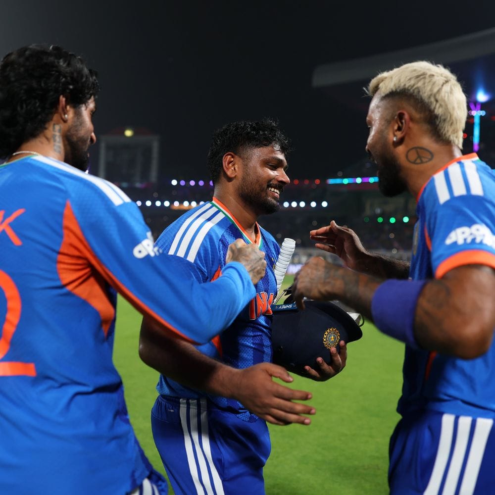 2026 மார்ச் 5ம் தேதி நடைபெறும் 2வது அரையிறுதியில் இந்தியாவும் இங்கிலாந்தும் மோதுகின்றன. மும்பையில் உள்ள வான்கடே மைதானத்தில் நடைபெறும் இந்த ஆட்டத்தில் வெற்றி பெறும் அணி, டி20 உலகக் கோப்பையின் இறுதிப் போட்டிக்கு முன்னேறும்.