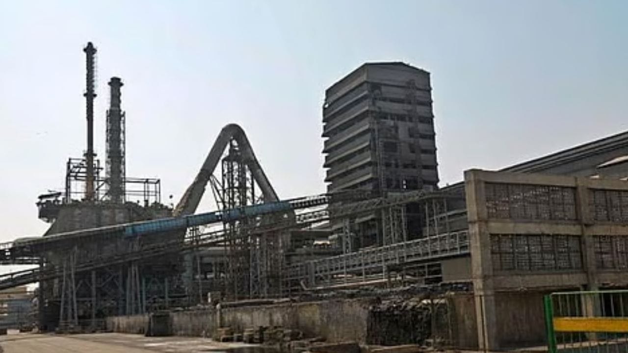 திருவொற்றியூர் தொகுதி வடசென்னையின் முக்கிய தொழிற்சாலை மற்றும் துறைமுகப் பகுதியில் அமைந்துள்ளது. தொழிலாளர் மற்றும் மீனவர் சமூகங்கள் அதிகமாக வசிக்கும் தொகுதியாகவும் இது பார்க்கப்படுகிறது. இந்தத் தொகுதியில் திமுகவிற்கு மக்கள் மத்தியில் நல்ல வரவேற்பு இருப்பதாக கூறப்படுகிறது. அந்த வகையில் 2026 சட்டமன்றத் தேர்தலிலும் திமுகவின் வெற்றி வாய்ப்பு சற்றே அதிகமாக இருப்பதாக அரசியல் வல்லுநர்கள் மதிப்பிடுகின்றனர்.