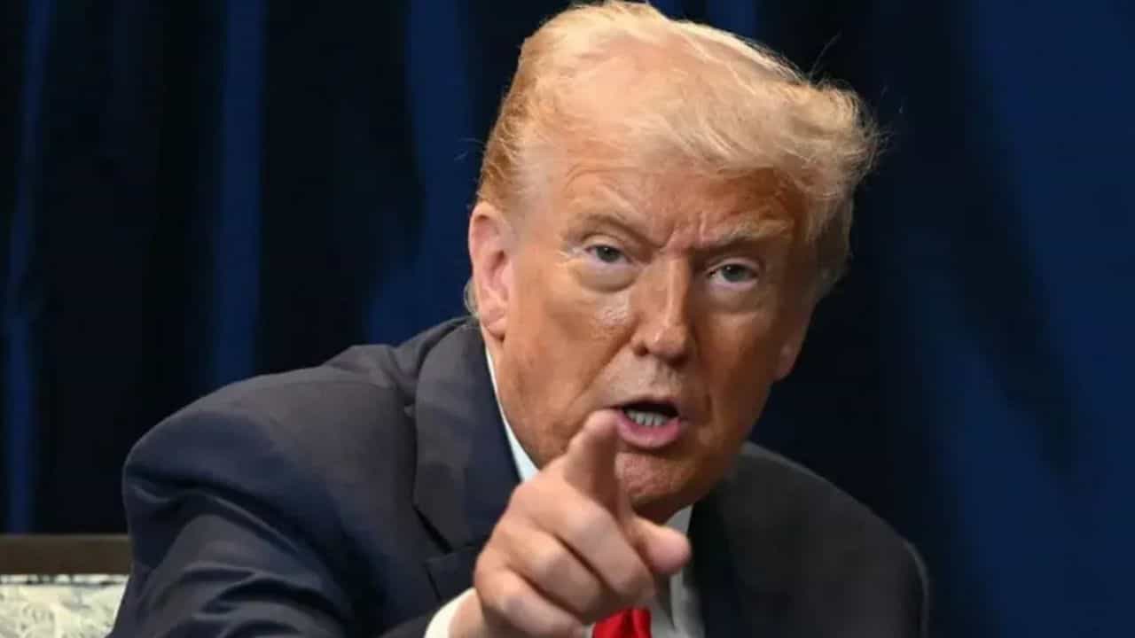 மீண்டும் பரபரப்பு.. ஹோர்முஸ் திறக்க 48 மணி நேரம் கெடு.. ஈரானுக்கு கடும் எச்சரிக்கை கொடுத்த ட்ரம்ப்! மீண்டும் பரபரப்பு.. ஹோர்முஸ் திறக்க 48 மணி நேரம் கெடு.. ஈரானுக்கு கடும் எச்சரிக்கை கொடுத்த ட்ரம்ப்!