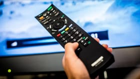 டிவி ரிமோட்டில் உள்ள மஞ்சள், பச்சை, நீலம் பட்டன்கள் எதற்காக தெரியுமா? ஆச்சரிய தகவல்...