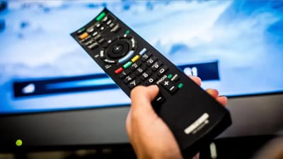 டிவி ரிமோட்டில் மஞ்சள், பச்சை, நீலம் பட்டன்கள் எதற்கு தெரியுமா?