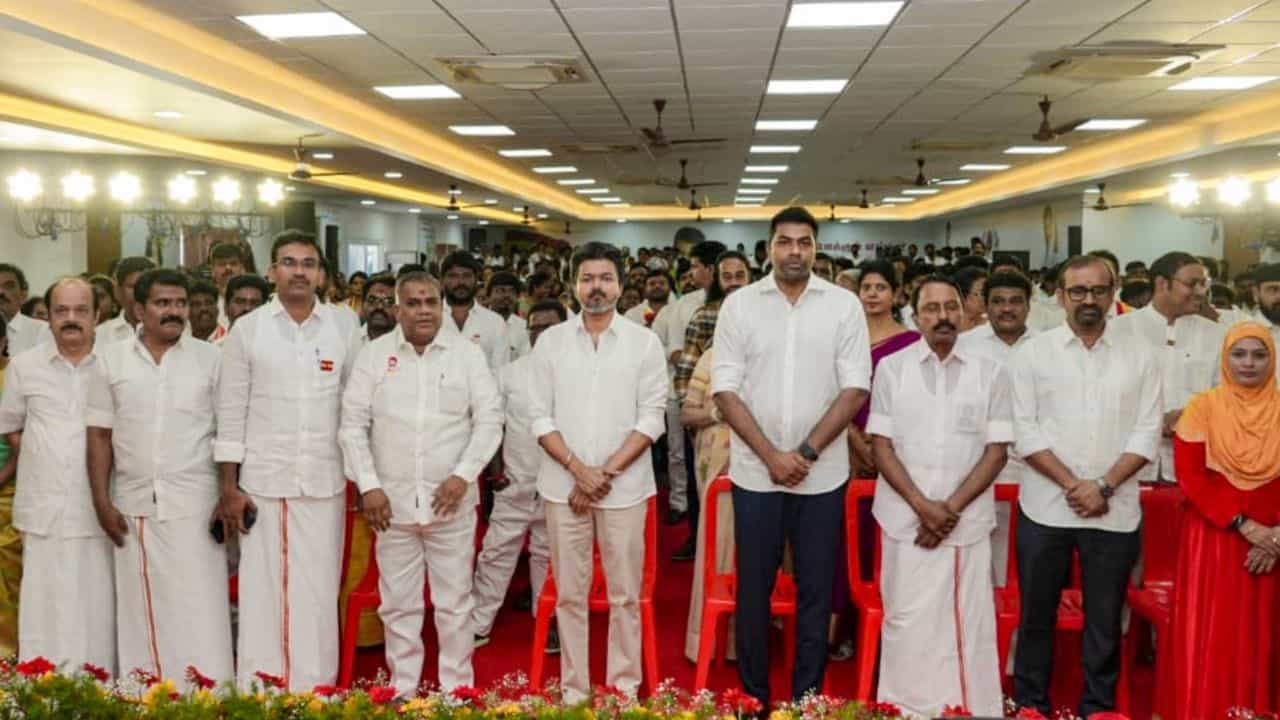 தயாரான தேர்தல் அறிக்கை.. இன்று பனையூரில் நடக்கும் தவெக ஆலோசனை கூட்டம்.. தயாரான தேர்தல் அறிக்கை.. இன்று பனையூரில் நடக்கும் தவெக ஆலோசனை கூட்டம்..