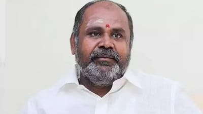 பரிசுப் பொருட்கள் விநியோகம்? ஆர்.பி.உதயகுமார் இல்லத்தில் பறக்கும்