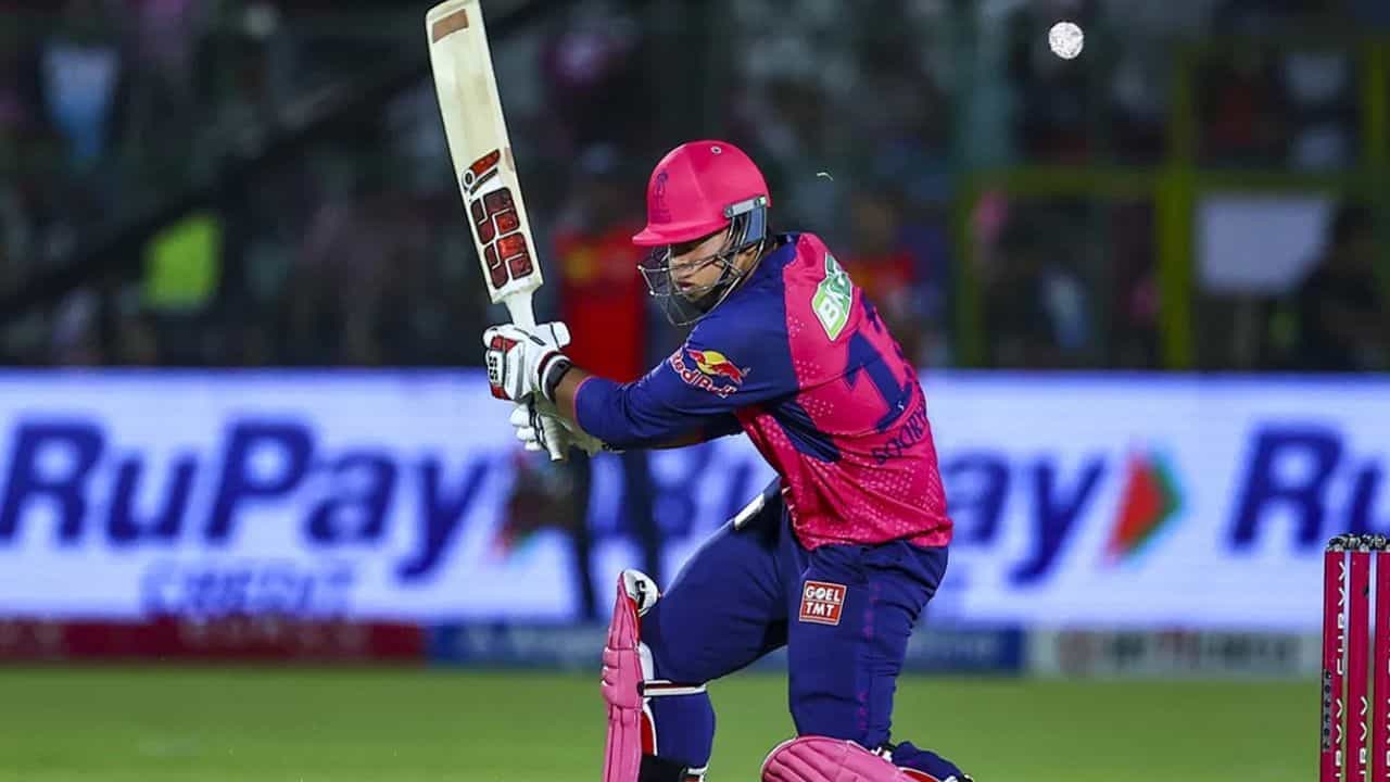 காத்திருக்கும் 300 ரன்கள்.. சிஎஸ்கே அணிக்கு எதிராக ஆட்டம் காட்டுவாரா வைபவ் சூர்யவன்ஷி ?