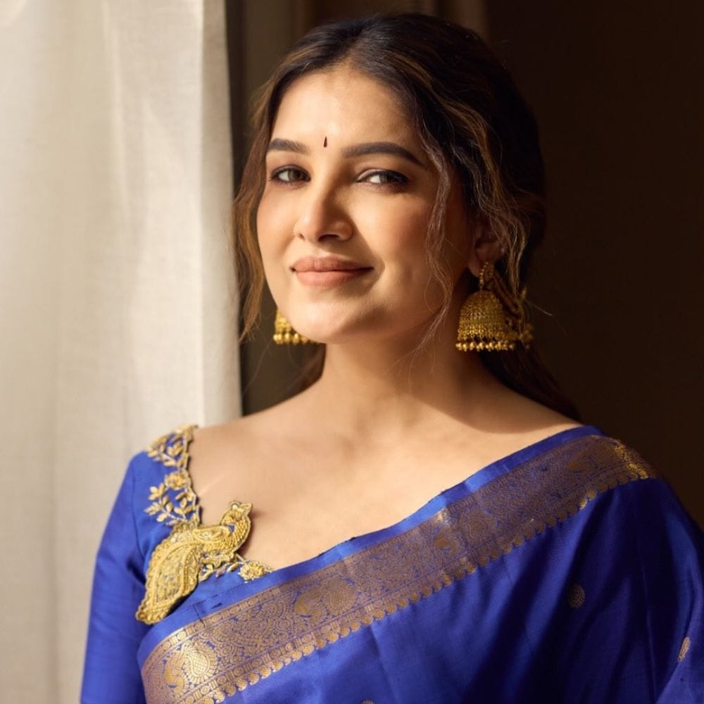 இவ்வாறு தொடர்ந்து தொலைக்காட்சி சீரியல்களில் நடித்துவந்த இவருக்க்கு, தமிழில் முதல் படமாக அமைந்தது. ஓ மை கடவுளே. இயக்குநர் அஷ்வத் மாரிமுத்து இயக்கத்தில், வெளியான இதில் வித்தியாசமான வேடத்தில் நடித்து ரசிகர்களை கவர்ந்திருந்தார். இதையடுத்து லாக்கப், மகான், மிரல், லவ் மற்றும் கேங்கர்ஸ் போன்ற படங்களில் நடித்துவந்தார்.