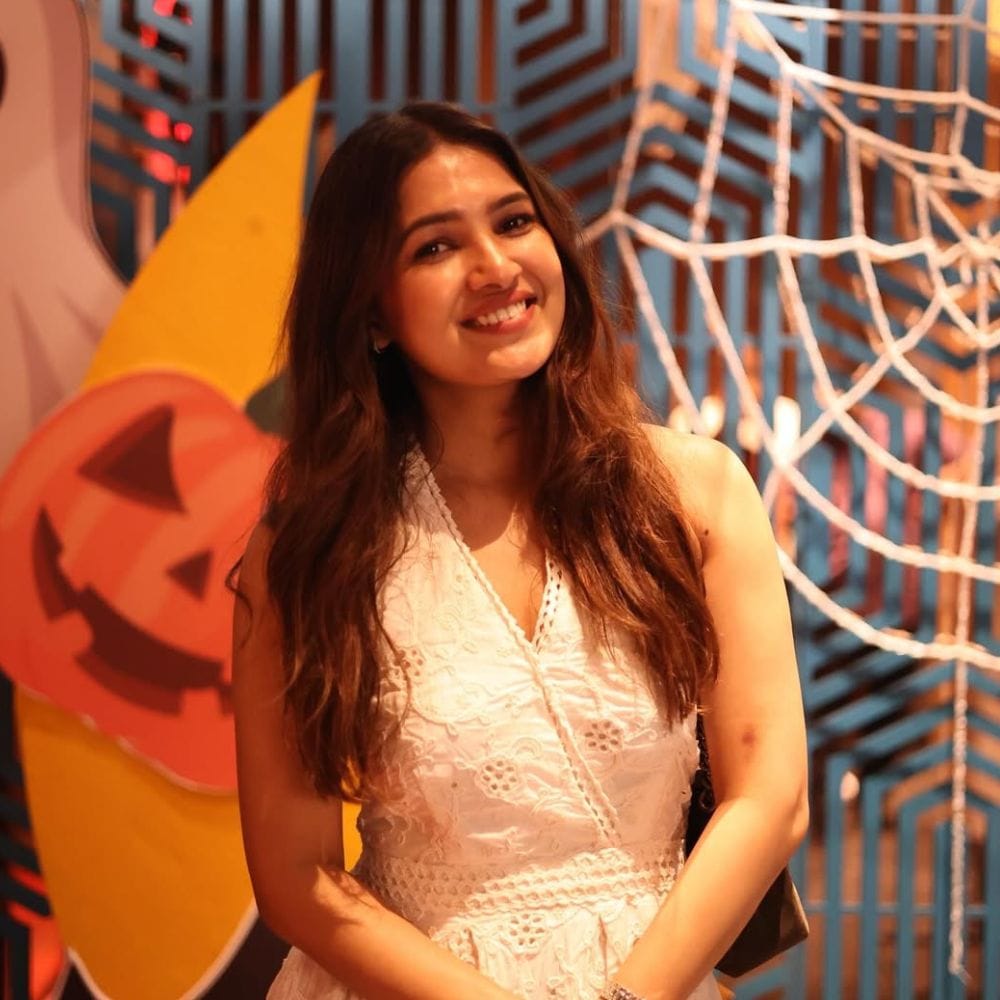 தற்போது இவர் அதர்வா, ரெட்டை வேடத்தில் நடித்துவரும் வலை என்ற படத்தில் லீட் கதாநாயகியாக நடித்துவருகிறார். இந்த படமானது முழுக்க கடல் சார்ந்த கதைகளத்த்தில் அமைந்துள்ளது. அந்த விதத்தில் சமீபத்தில் நிகழ்ச்சி ஒன்றில் கலந்துகொண்ட வாணி போஜன், சட்டமன்ற தேர்தலில் தளபதி விஜய் ஆதரவளிப்பதாக தெரிவித்துள்ளார்.